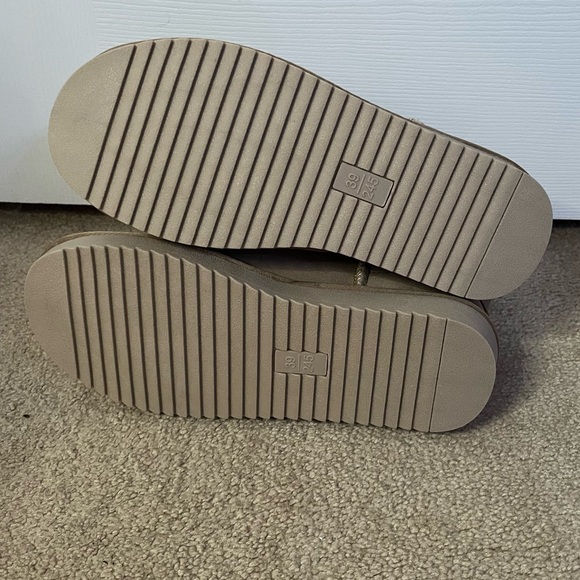 ugg style slippers - Picture 4 of 4